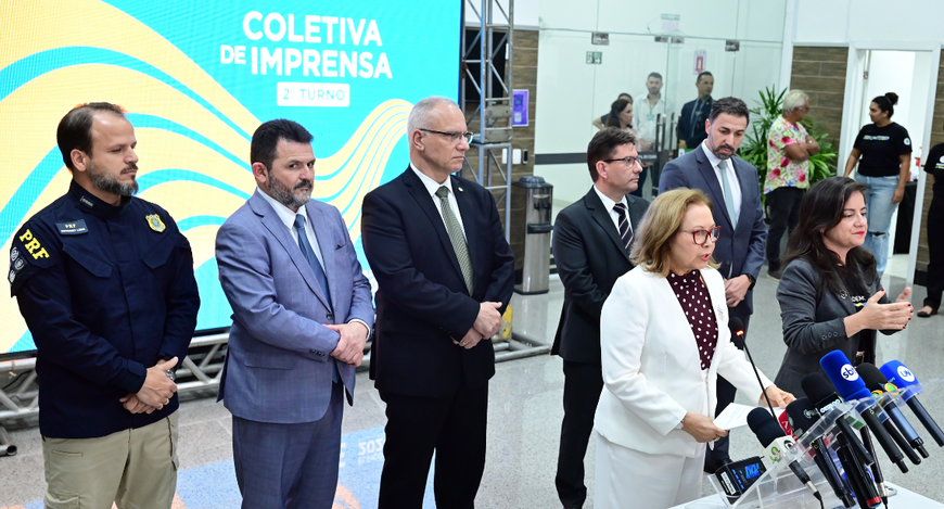 Coletiva de imprensa ocorreu no início da noite deste domingo, na sede do TRE-CE