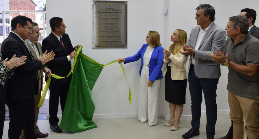 Na foto, a presidente do TRE-CE, desembargadora Maria Iraneide Moura Silva, ao lado de outras au...