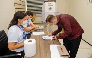 "A Urna é Nossa!":TRE-CE disponibiliza urnas eletrônicas para eleição da OAB A votação ocorreu nessa quarta-feira, 17/11, das 8h às 16h, em todo o estado