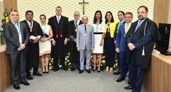 A homenagem é conferida pela Ouvidoria Regional Eleitoral do Ceará a personalidades que contribu...