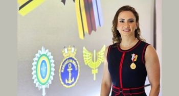 Dra. Kamile recebe medalha