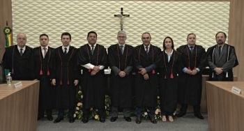 Juiz Glêdison Marques toma posse como membro efetivo do TRE-CE A sessão solene de posse aconteceu na Sala de Sessões e foi presidida pelo desembargador Inacio ...