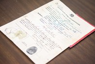 Título aberto e desdobrado, mostrando a página com os dados relativos à qualificação do eleitor.