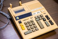 Máquina de calcular utilizada tanto em algumas atividades do TRE, antes do advento do computador...