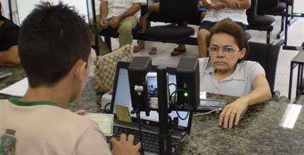 TRE-CE-biometria-eleitor-deficiente Eleitor com deficiência em Sobral