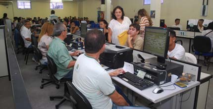 Movimentação na Central de Atendimento ao Eleitor no Fórum Péricles Ribeiro, em Fortaleza