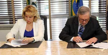 Desa. Iracema do Vale assina convênio no Tribunal de Justiça