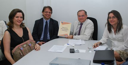 TRE-CE CRE lança manual para os cartórios Lançamento do Manual de Procedimentos Cartorários do TRE-CE