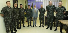 Des Abelardo e comandantes Exército