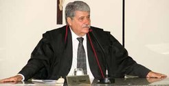 Foto do presidente do TRE-CE, desembargador Ademar Mendes Bezerra