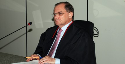 TRE-CE - Desembargador Abelardo Benevides Foto do vice-presidente e corregedor do TRE-CE