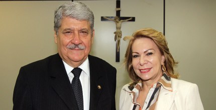 TRE-CE - Desembargadores Ademar Bezerra e iracema do Vale Foto dos Desembargadores Ademar Mendes Bezerra e Iracema do Vale, em evento do TRE-CE