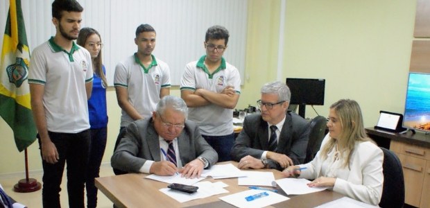 Assinatura de Termo de Cooperação entre o TRE-CE e a Secretaria de Educação do Estado do Ceará.
