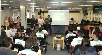 Evento do programa Eleitor do Futuro na Sala de Sessões do TRE-CE