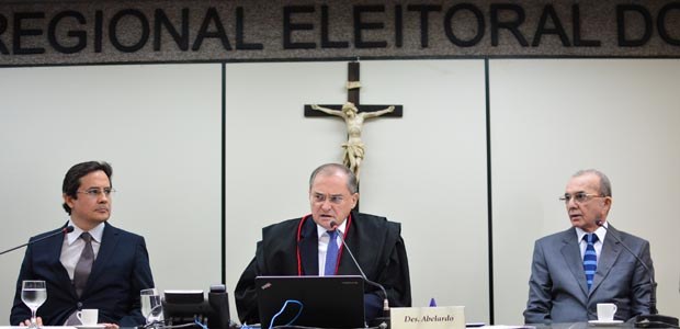 TRE-CE entrega lista TCM 2016 Entrega lista TCM 2016