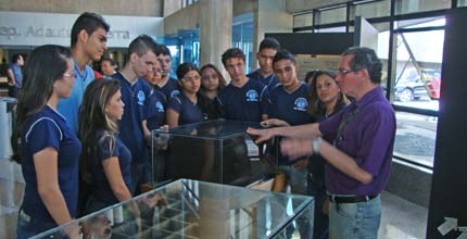 TRE-CE Exposição Assembleia Servidor da EJE profere palestra a alunos