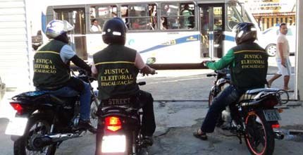TRE-CE_Fiscais_Motos Fiscais da propaganda eleitoral em Fortaleza vãoàs ruas diariamente