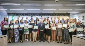 TRE-CE homenageia servidores aposentados e com 30 anos de exercício em 2019 