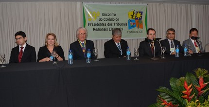 TRE-CE-mesa-59-encontro-colegio-presidentes.jpg Mesa do 59º Encontro do Colegio de Presidentes dos TREs em Fortaleza