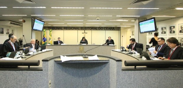 TRE-CE-pleno-cand-2018 Sessão de julgamento de registro de candidaturas para as Eleições 2018.