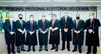 TRE-CE posse dr Deusdeth Descrição da imagem após o texto da notícia