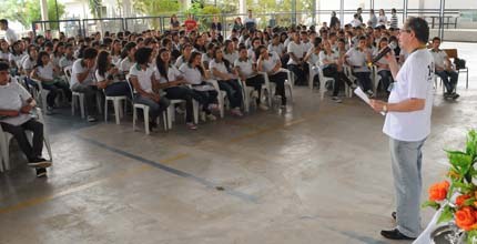 TRE-CE Projeto Justiça Eleitoral nas Escolas 2014 Projeto "Justiça Eleitoral nas Escolas" inicia atividades com estudantes em 2014
