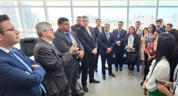 TRE-CE recebe comitiva de advogados da OAB subsecção Cariri Oriental A comitiva faz parte do projeto Guia OAB - Advocacia em Trânsito, iniciativa da Ordem dos Advoga...