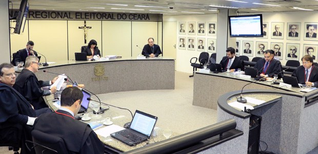 TRE-CE reforma Uruoca Corte do TRE-CE reforma decisão de cassou prefeito e vice de Uruoca