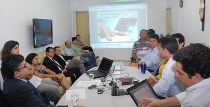 Reunião na Corregedoria do TRE-CE para discutir o trabalho de revisão biométrica no Ceará em 2013