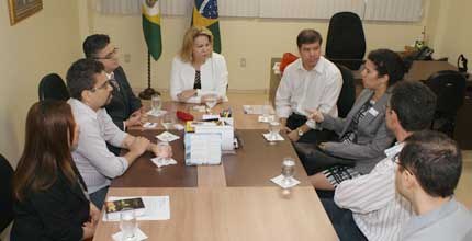 TRE-CE reunião com a OI - Eleições 2014 Presidente do TRE-CE reúne-se com a empresa OI