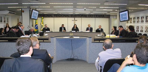 TRE-CE-revista-suffragium-2018 Lançamento, em sessão da Corte, do novo formato da Revista Suffragium.