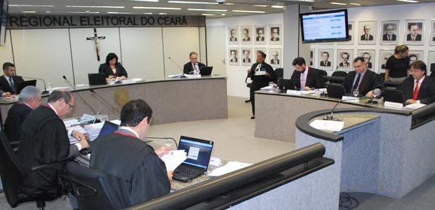 TRE-CE Sessão 23 de abril Lado 620 x 300 Sessão 23 de abril