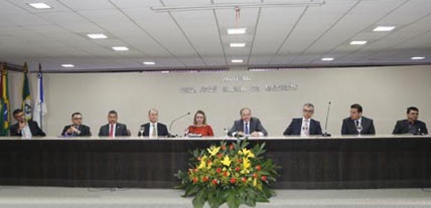 TRE-CE VIII Ciclo de Debates oficial TRE-CE VIII Ciclo de Debates oficial