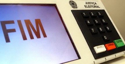 urna eletrônica com descritivo na tela - fim foto urna eletrônica com descritivo na tela -fim