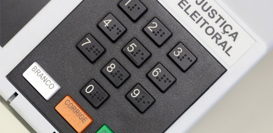 Votos brancos e nulos não anulam eleição e são considerados apenas para fins estatísticos Foto do teclado de uma urna eletrônica