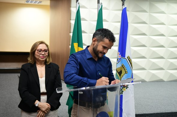 18 novos servidores do TRE-CE são empossados neste dia 1º de setembro As imagens mostram diferentes momentos da posse, realizada no auditório da sede do Tribunal Regi...