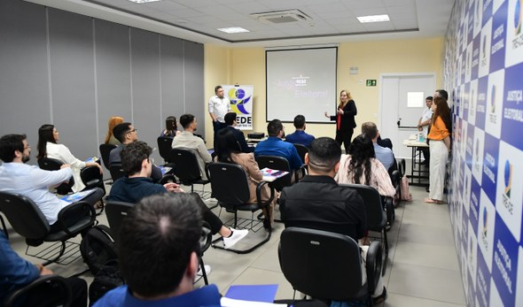18 novos servidores do TRE-CE são empossados neste dia 1º de setembro As imagens mostram diferentes momentos da posse, realizada no auditório da sede do Tribunal Regi...