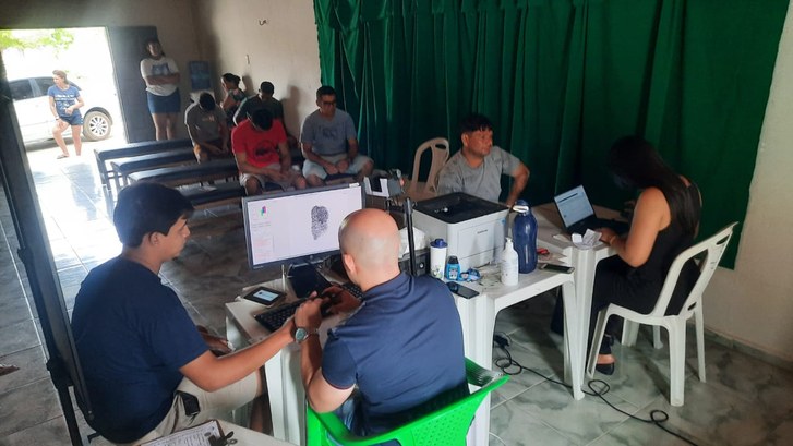 Ação itinerante do TRE-CE atende 316 eleitores(as) em Croatá Foto colorida em formato retangular. O registro foi realizado durante uma das ações itinerantes ...