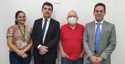Comissão visita local de realização de "Projeto-Piloto com Biometria" de auditoria das urnas Foto horizontal mostra o juiz Rommel Conrado, juiz Daniel Carneiro, servidora Marcia Cavalcanti ...