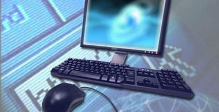 Computador na web Mouse, teclado e monitor na web.