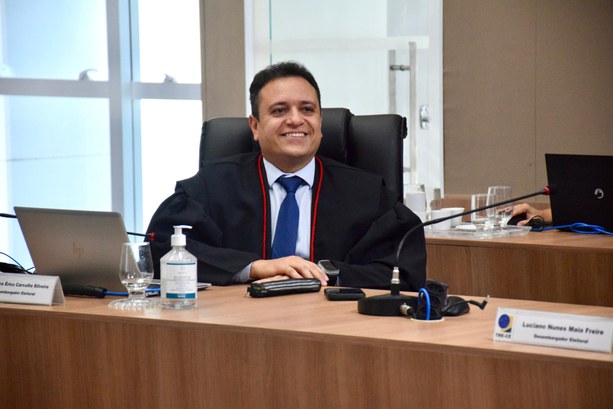 Desembargador eleitoral Érico Carvalho despede-se do Pleno do TRE-CE Registro fotográfico feito durante a despedida do desembargador eleitoral Érico Carvalho, no Ple...