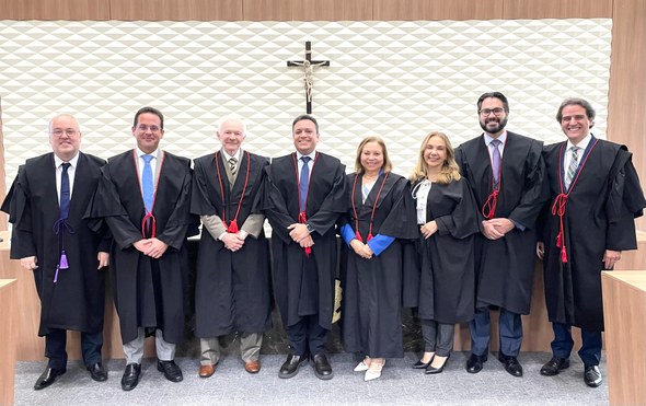 Desembargador eleitoral Érico Carvalho despede-se do Pleno do TRE-CE Registro fotográfico feito durante a despedida do desembargador eleitoral Érico Carvalho, no Ple...