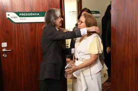 A imagem mostra a entrada do gabinete da presidente do TSE, ministra Cármen Lúcia, identificada ...