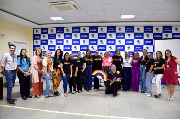 Diversidade em pauta: TRE-CE celebra o Mês do Orgulho LGBTQIAPN+ com evento Registro fotográfico feito durante o evento em alusão ao Mês do Orgulho LGBTQIAPN+, na sala da t...