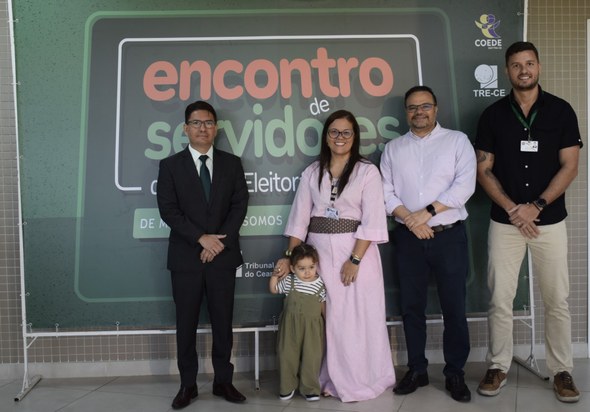 As imagens registram atividades do Encontro dos Servidores da Justiça Eleitoral do Ceará. Na pri...