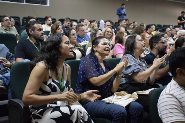 As imagens registram atividades do Encontro dos Servidores da Justiça Eleitoral do Ceará. Na pri...