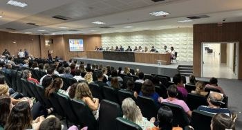 Futura gestão do TRE reúne-se com servidores para tratar de reestruturação O encontro reuniu cerca de 300 servidores e servidoras para apresentação do plano inicial de re...
