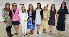 Foto horizontal mostra oitos magistradas do Colégio de Ouvidorias Judiciais das Mulheres. Elas e...