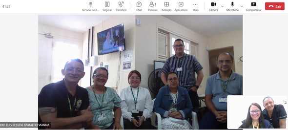 Novo projeto CRE Dialoga visa a troca de experiências com zonas eleitorais A imagem mostra uma videoconferência com várias pessoas participando. No centro da imagem, há se...