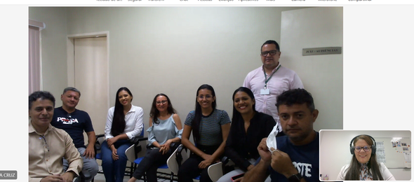 Novo projeto CRE Dialoga visa a troca de experiências com zonas eleitorais A imagem mostra uma videoconferências com pessoas reunidas. Ao todo, há nove pessoas, oito pesso...